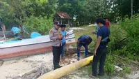 Geger Warga Sumenep Temukan Benda Mirip Torpedo Saat Mengecek Perahu di Pantai