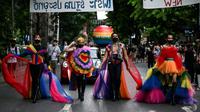 Parade LGBT digelar di Bangkok pada 5 Juni 2022. (AFP/Lilian Suwarumpha)