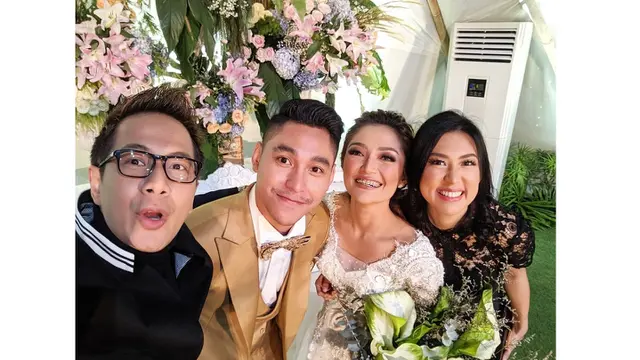Resepsi pernikahan Siti Badriah dan Krisjiana