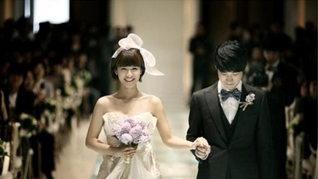 6 Cerita Pasangan Artis K-Pop Saat Temukan Cinta