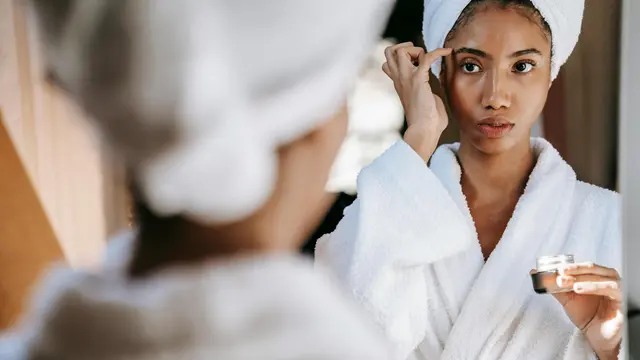 Penggunaan Skincare secara Rutin