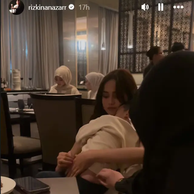 6 Potret Rizkina Nazar Kakak Rizky Nazar di Ultah Syifa Hadju, Hubungannya Dekat