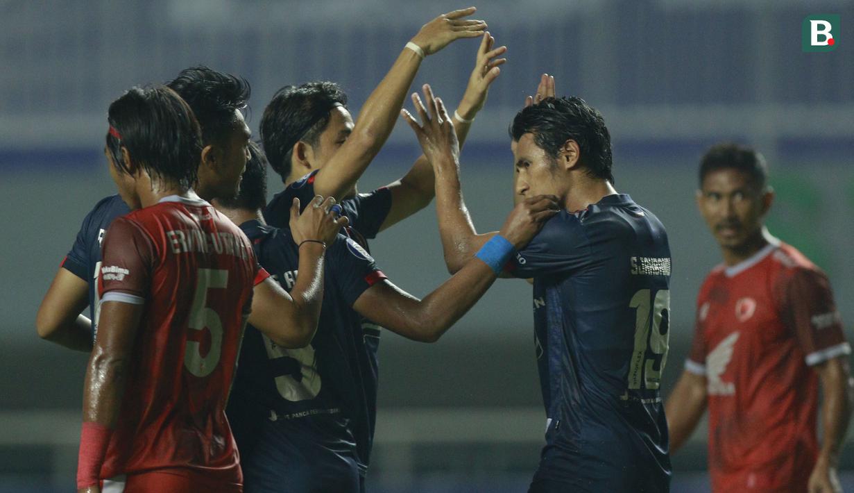 Hanif Sjahbandi yang ditunjuk sebagai eksekutor menceploskan bola dan membuat timnya unggul 1-0 pada menit ke-21. (Foto: Bola.com/M Iqbal Ichsan)