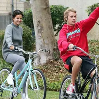 Dituliskan di dalamnya bahwa Justin tidak bisa mengizinkan dirinya untuk berhubungan dengan serius bersama dengan wanita lain selain bersama Selena. Rumor pernikahan pun sudah ada di benak Justin. (Doc. Enews)