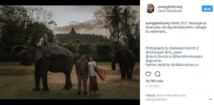 Berikut tiga potret foto prewed Kahiyang Jokowi dan Bobby Nasution yang romantis dengan suasana senja bikin iri yang melihatnya. (Foto: instagram/ayanggkahiyang)
