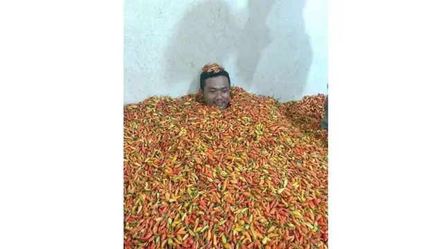 6 Aksi Bapak-Bapak Bak Anak Kecil Ini Bikin Senyum, Netizen: Puber Kedua
