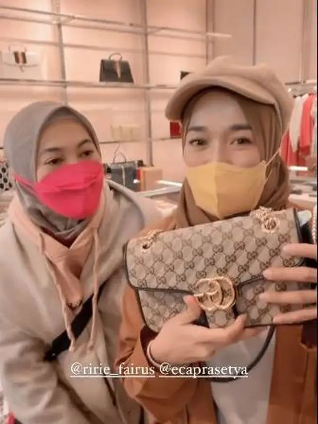 Duduk Sendirian Lagi, Ini 7 Momen Mommy ASF saat di Paris