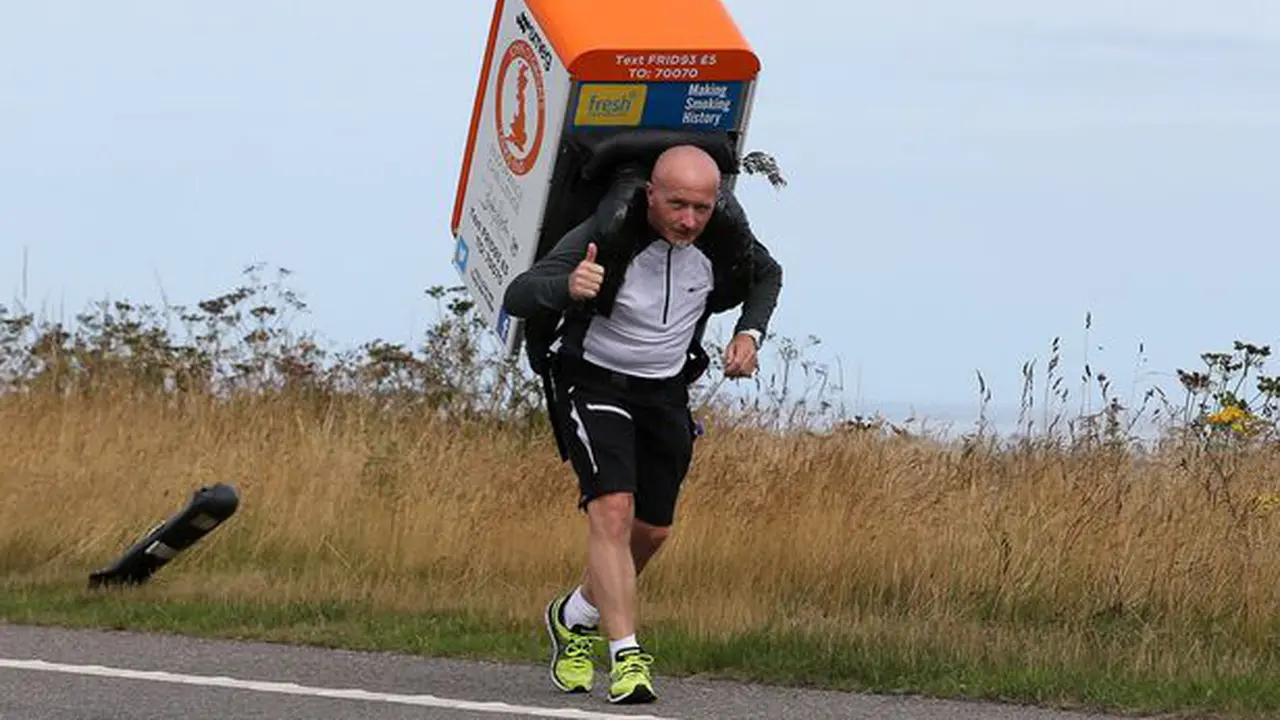 Tony Phoenix-Morrison Panggul Kulkas 42 Kg Demi Penderita Kanker