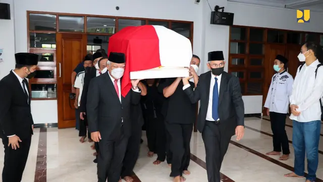 Wakil Menteri Pekerjaan Umum (PU) Periode 2009-2014 Achmad Hermanto Dardak, dimakamkan di Taman Makam Pahlawan (TMP) Kalibata, Jakarta, Minggu (21/8/2022)