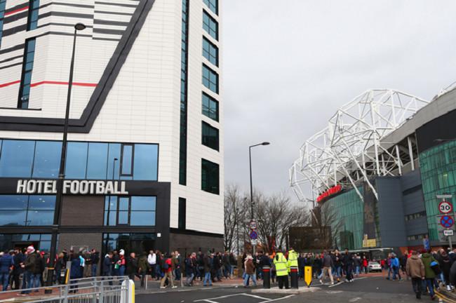 Hotel Football terletak persis di sebelah Old Trafford. (istimewa)