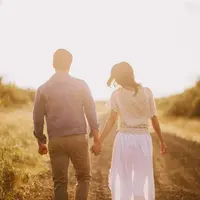 Jangan dulu baper kalau kamu masih PDKT. (theodysseyonline.com)