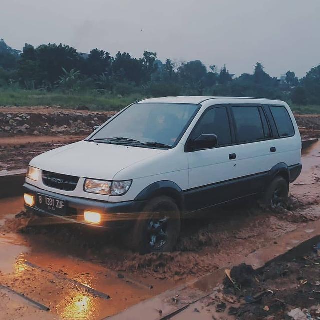 Modifikasi Isuzu Panther (Instagram/@pantherholic)