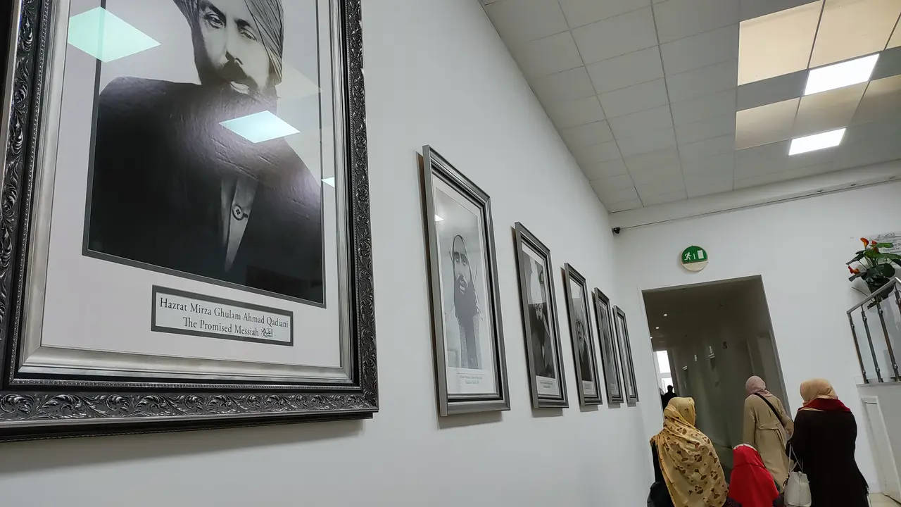 Masjid Baitul Futuh menjadi pusat kegiatan komunitas Ahmadiyah di Inggris (Liputan6/Elin Kristanti)