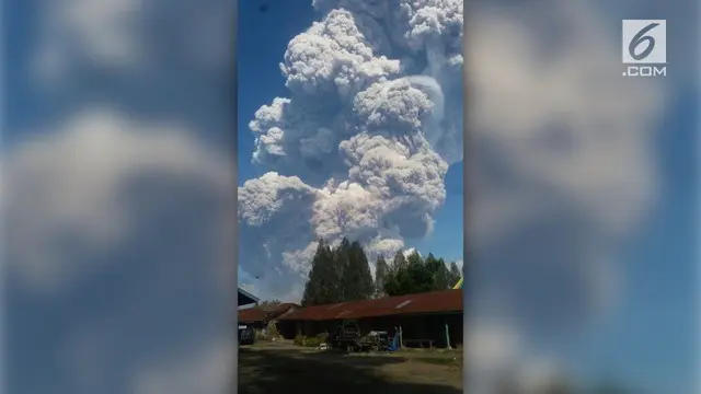 Gunung Sinabung kembali meletus besar hari ini.