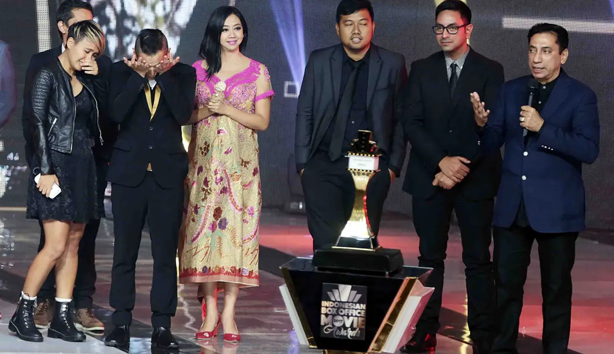 Untuk para pemain juga menang dalam ajang IBOMA 2017 ini. Asri Welas, sebagai Pemeran Pendukung Wanita Terbaik, Pemeran Pendukung Pria Terbaik oleh Chew Kim Wah, dan Pendatang Baru Terbaik oleh Gisella Anastasia.  (Deki Prayoga/Bintang.com)