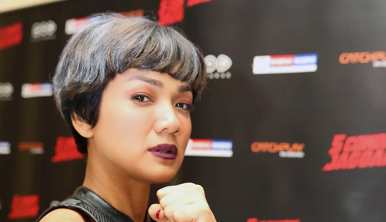 Bermain dalam film tersebut, istri gitaris Cokelat, Ernest itu dituntut untuk mempunyai otot tubuhnya guna kebutuhan perannya di film tersebut. (Bambang E. Ros/Bintang.com)