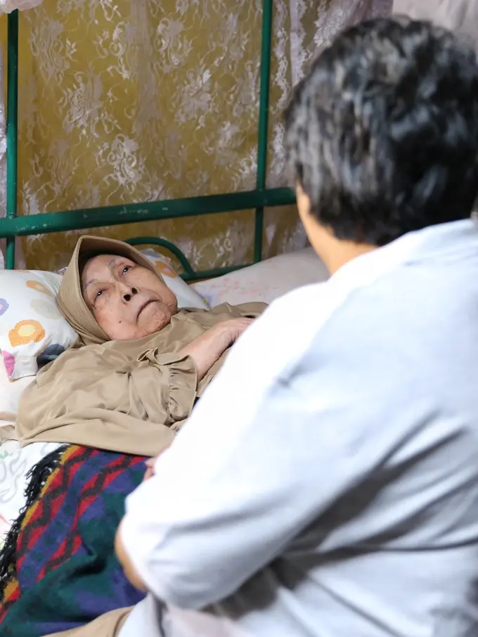 Kenal sejak tahun 1992, Adam Jagwani sudah menganggap Aminah Cendrakasih seperti ibu sendiri