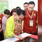 Penandatanganan prasasti GMIM sebagai Gereja Ramah Anak yang ditandatangani langsung oleh Menteri P3A.