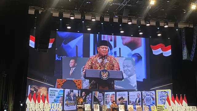 Presiden Prabowo Subianto pada acara Peluncuran dan Bedah Buku 10 Karya Nyata untuk Negeri Setengah Abad karya Menteri Energi dan Sumber Daya Mineral (Menteri ESDM) Bahlil Lahadalia, Jumat (7/8/2026). (Liputan6.com/Devira)