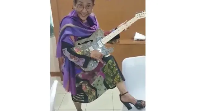 5 Gaya Kocak Susi Pudjiastuti, Keren Abis