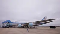Militer AS Pastikan Air Force One Berganti Warna Sesuai Keinginan Trump