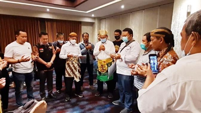 Akhyar-Salman berdoa sebelum debat kandidat Pilkada Medan