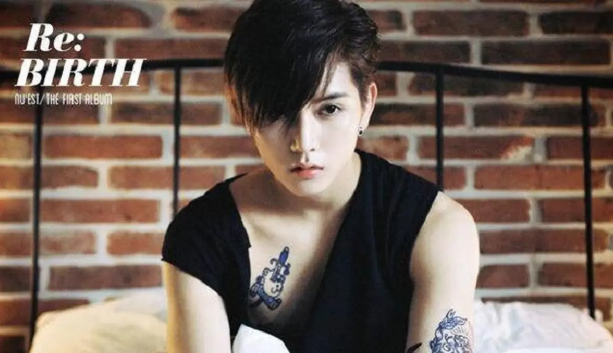 Ren NU'EST mempunyai wajah yang baby face. Bahkan banyak pihak yang menganggap dirinya seperti manekin. (Foto : allkpop.com)