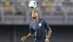 Pelatih Timnas Indonesia, Patrick Kluivert mengisyaratkan bakal ada kejutan saat anak-anak asuhnya menjamu Chinese Taipei. (Bola.com/Abdul Aziz)