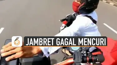 Beredar video detik-detik jambret gagal mencuri ponsel di stang skuter listrik. Jambret itu akhirnya kabur menggunakan motornya.