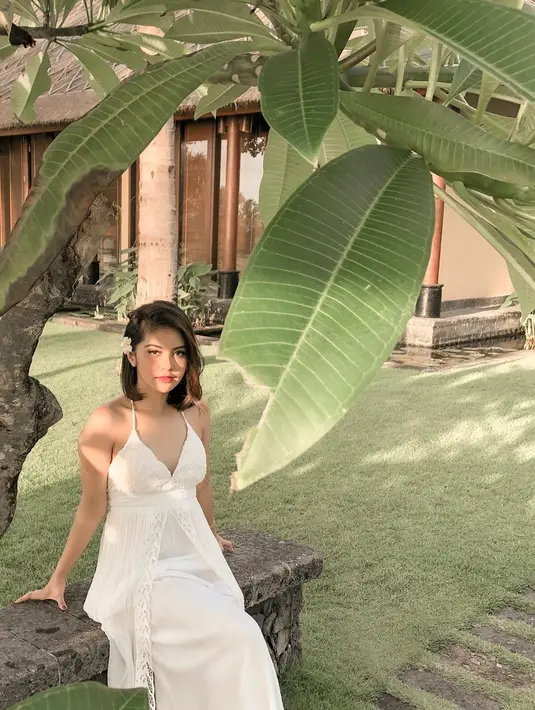 Pernikahan Tiwi dan Arsyad digelar secara tertutup kala itu. Tiwi pun menjelaskan alasannya karena ia memang tak pernah ingin mengumbar kisah asmaranya ke hadapan publik. (Instagram/tentangtiwi)