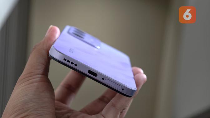 Retrato de la parte inferior del Realme C85 5G (Liputan6.com/Nariza Riskantia Haya)