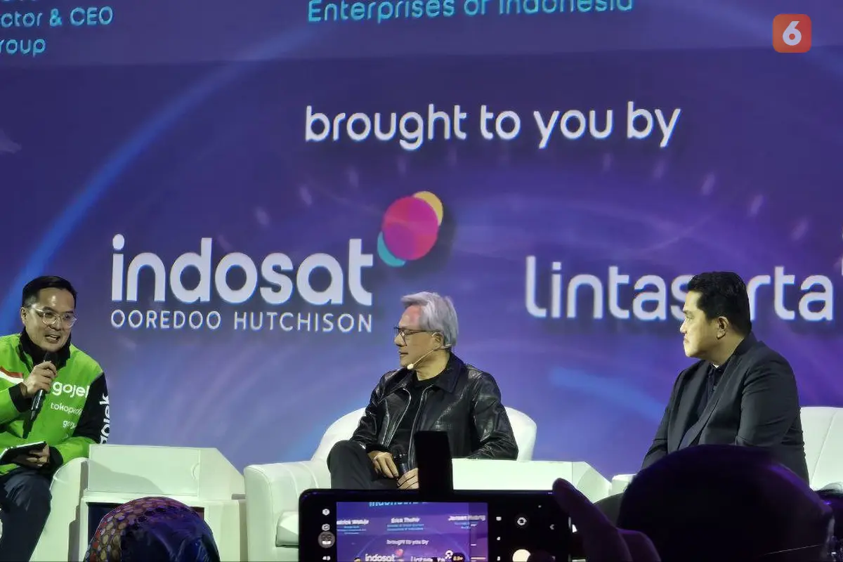 CEO NVIDIA Jensen Huang bersama CEO GOTO Patrick Walujo dan Menteri BUMN Erick Thohir di acara Indonesia AI Day 2024. Liputan6.com/Agustin Setyo Wardani