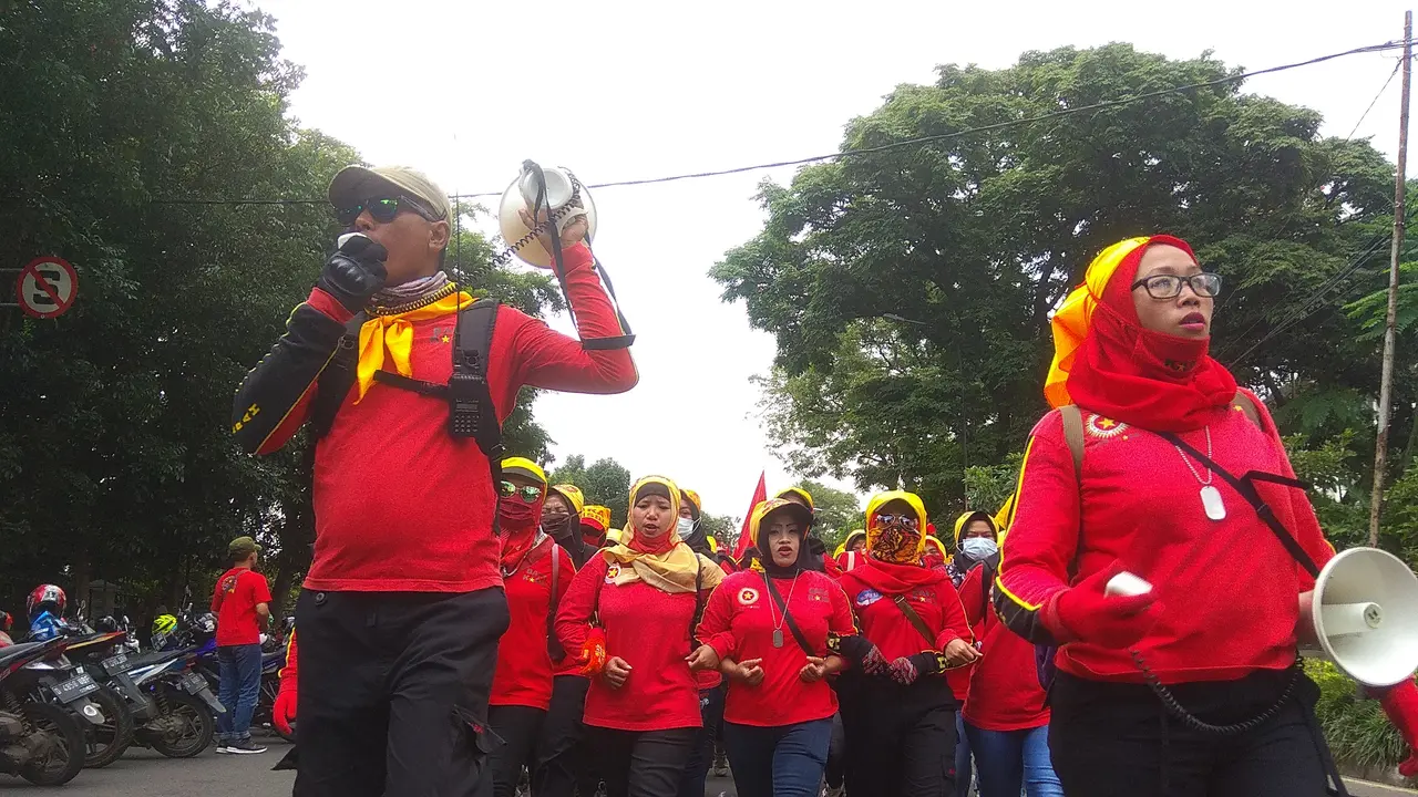 Ilustrasi - Buruh Bandung berdemonstrasi menuntut kenaikan UMK. (Foto: Liputan6.com/Arie Nugraha)