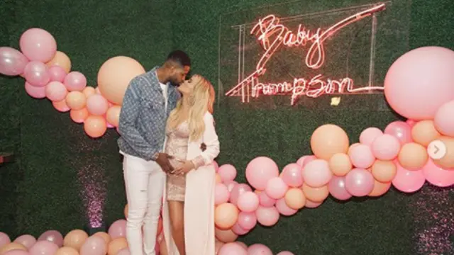 [Bintang] Khloe Kardashian