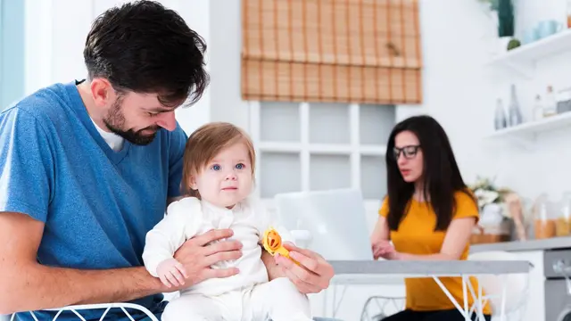 Kenali 7 Tips Jitu untuk Suami Membantu Istri Atasi Baby Blues di Masa Newborn (photo by freepik.com)