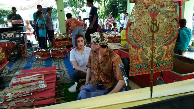 Cerita Guru Besar University of London Jatuh Cinta Dengan Wayang Cirebon