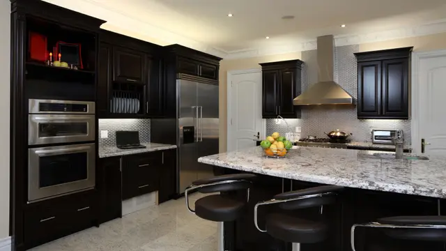 7 Desain Dapur dengan Warna Gelap