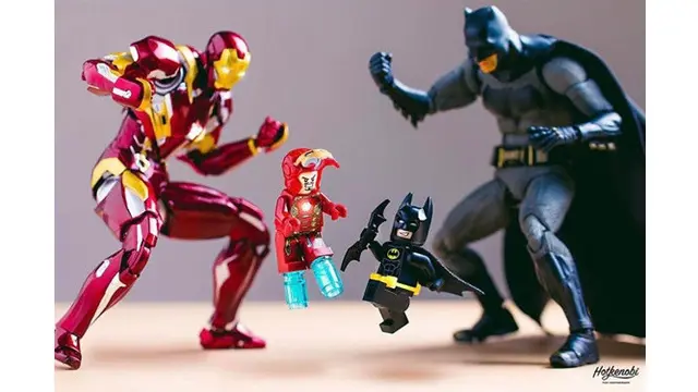 Foto Action Figure dalam Berbagai Situasi (Sumber: Boredpanda)