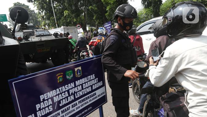 Lalu Lintas Mampang Prapatan Macet Imbas Penyekatan PPKM Darurat - Vimarsana News