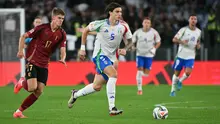 Bek Timnas Italia, Riccardo Calafiori (putih) ketika menghadapi Belgia dalam laga UEFA Nations League di Olimpico Roma, Kamis (10/10/2024). (Alberto PIZZOLI / AFP)