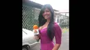 Reporter asal Kosta Rika, Jale Berahimi juga dikenal sebagai salah satu jurnalis seksi di arena World Cup 2014 (clikrbs.com)