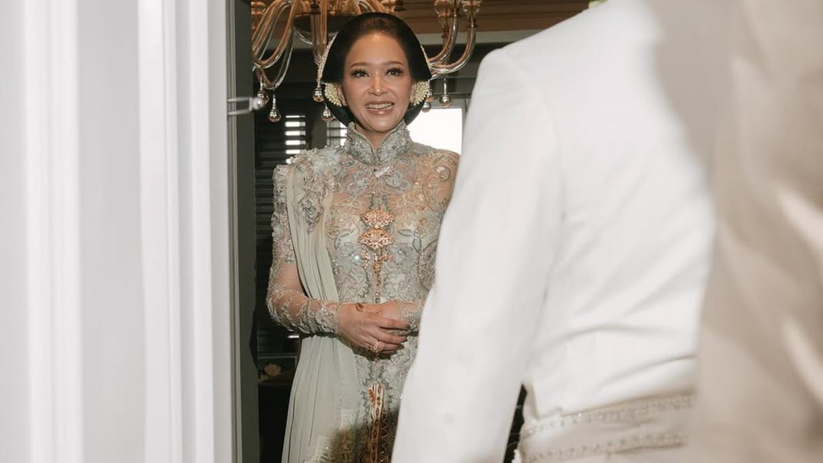 6 Potret Detail Kebaya Maia Estianty di Akad Nikah Al Ghazali, Anggun Memukau