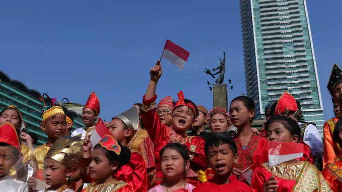 20160821-Anak-Anak Ini Nyanyikan Lagu Indonesia Raya di HI-Jakarta