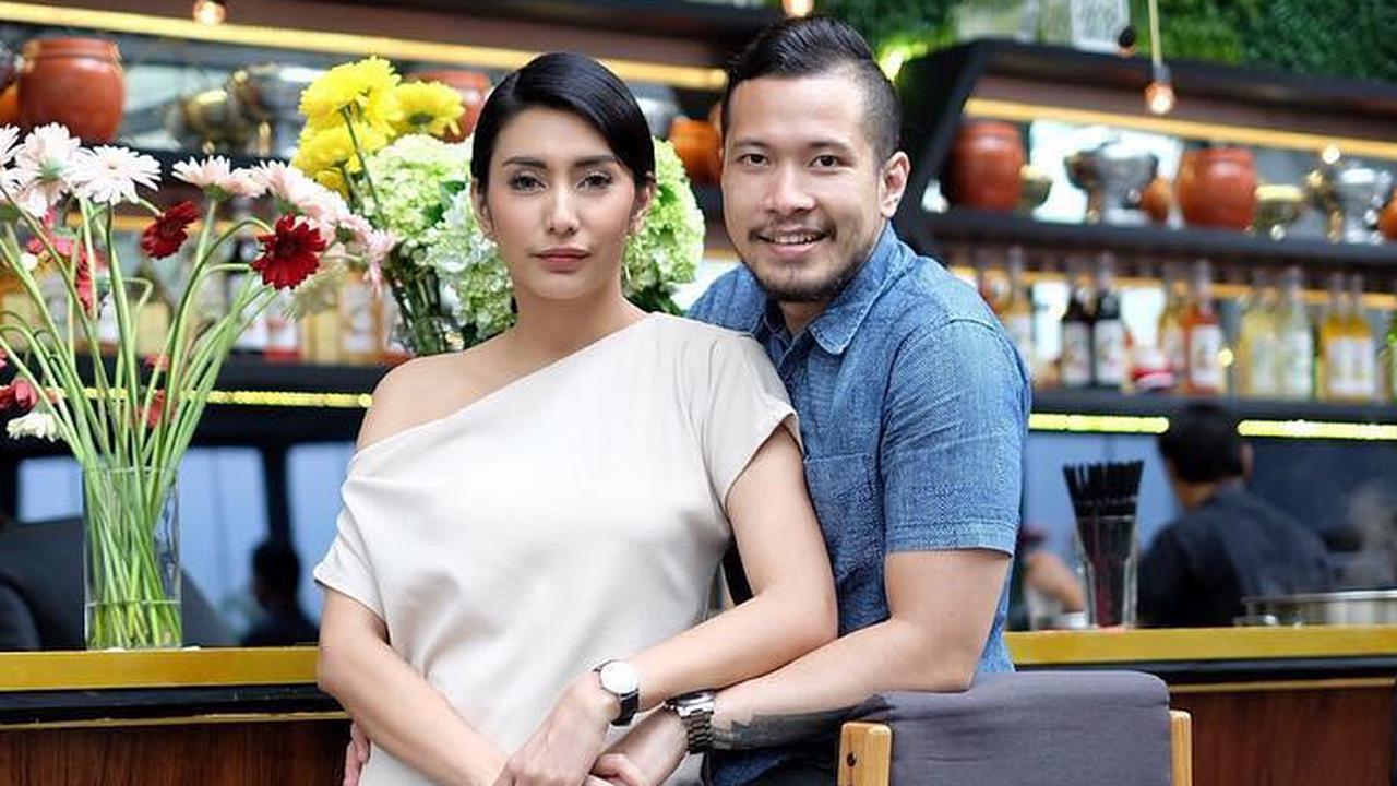 [Bintang] Tyas Mirasih dan Suami