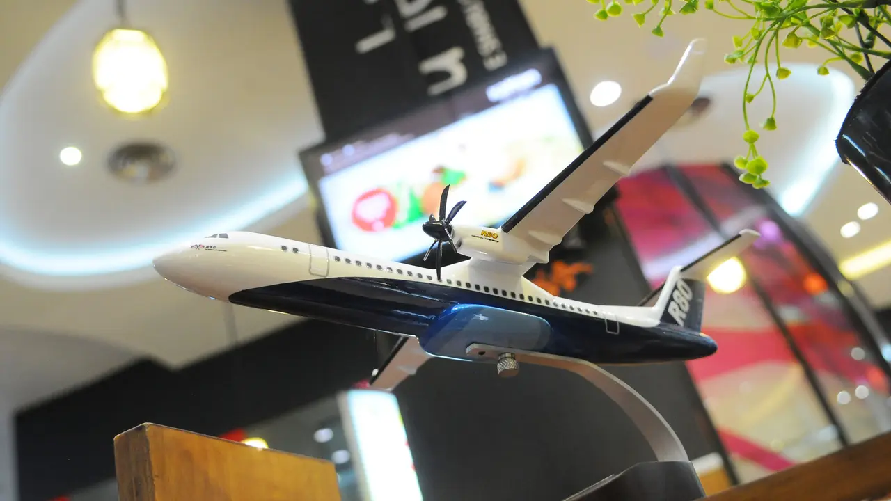Miniatur Pesawat R80