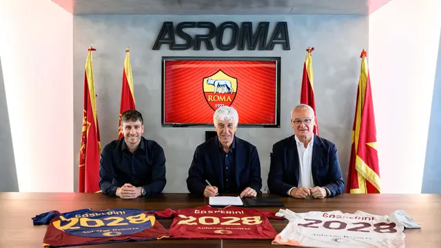 Gian Piero Gasperini (Tengah) dan Claudio Ranieri (Kanan)