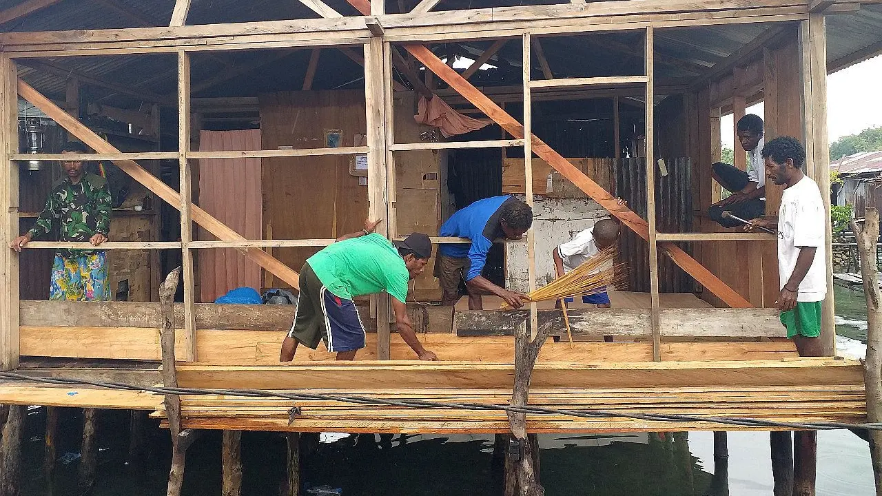 Kementerian PUPR menyalurkan Program Bantuan Stimulan Perumahan Swadaya (BSPS) atau bedah rumah untuk 4.114 unit rumah di Papua. (Kementerian PUPR)