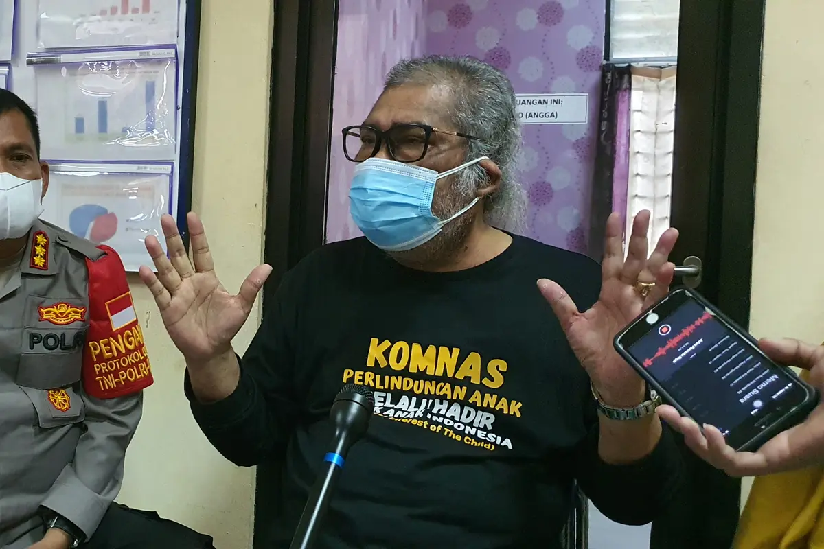 Ketua Komnas PA, Arist Merdeka Sirait saat menyambangi P2TP2A Kota Depok, saat penanganan kasus kekerasan anak. (Liputan6.com/Dicky Agung prihanto) 