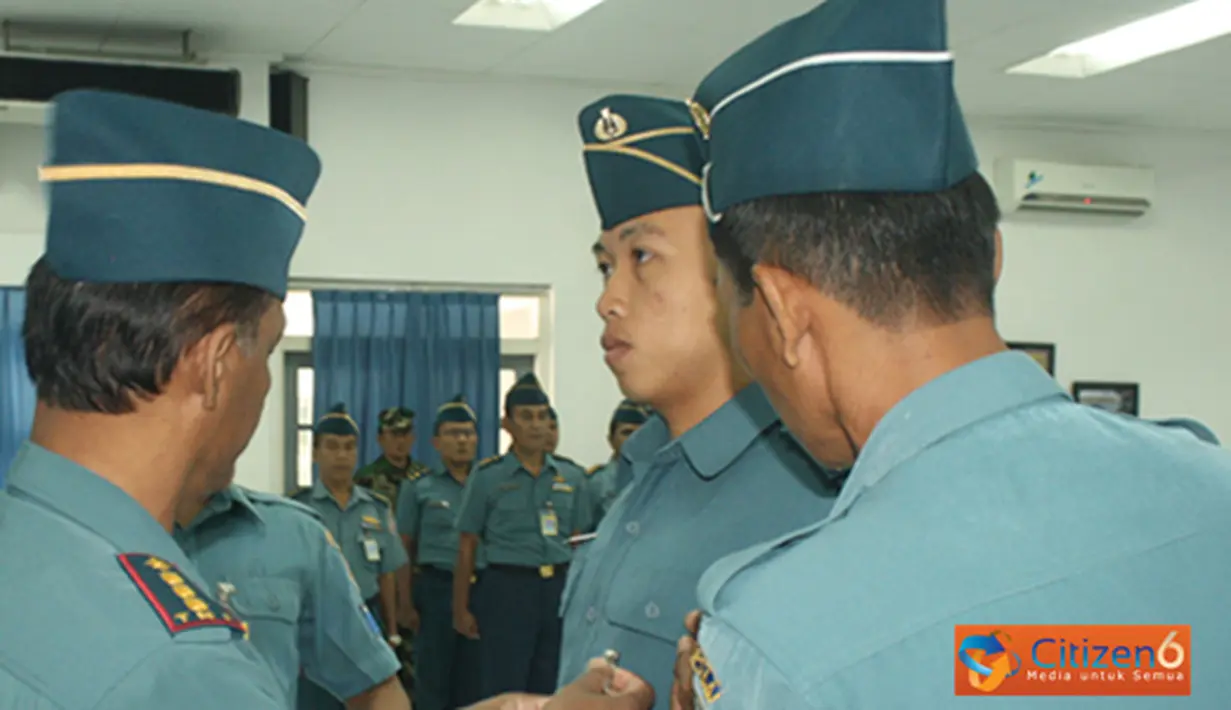 Citizen6, Surabaya: Dari 41 siswa Dikmapa PK yang berhasil menamatkan pendidikan Kematraan selama satu bulan, 36 diantaranya adalah perwira laki-laki dan 5 orang sisanya perwira anggota Kowal. (Pengirim: Penkobangdikal).