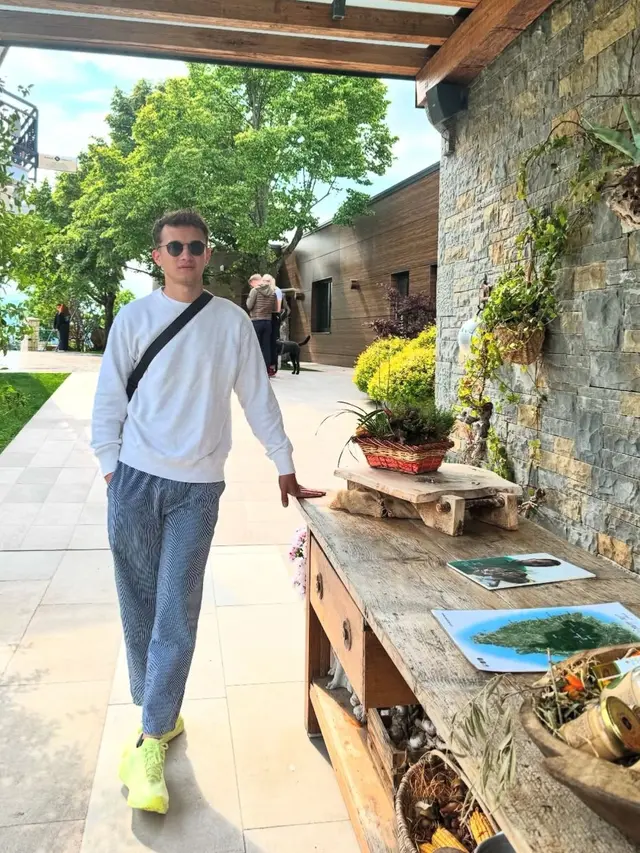 Cinta Laura mencoba pengalaman berburu truffle di hutan Motovun (Instagram/@claurakiehl)